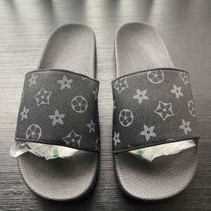 Classic size EU 43 Monagram Black and Gray Slide Sandals